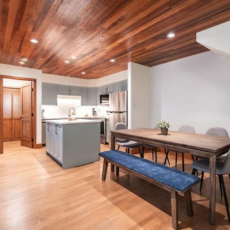 Villa Snowberry By Outpost Whistler Extérieur photo