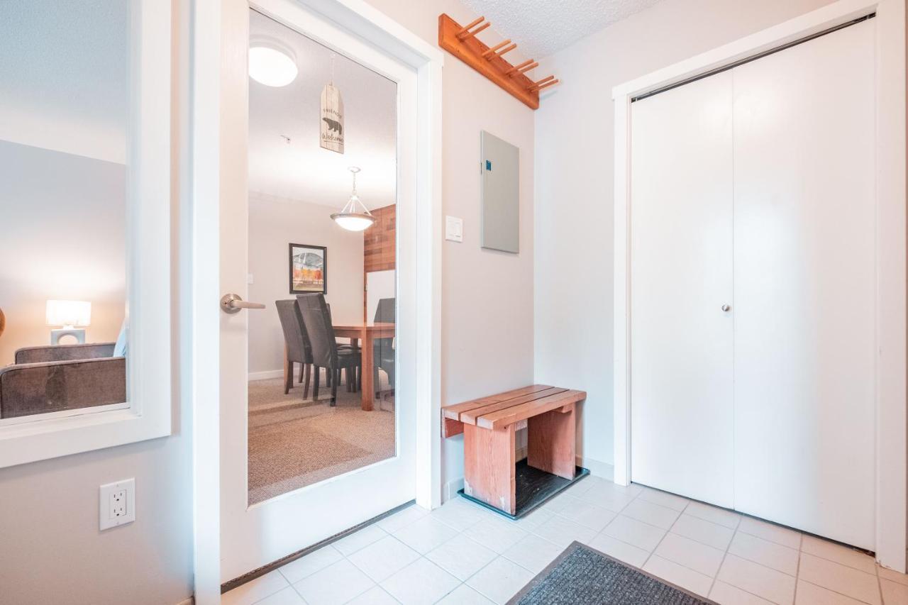 Villa Snowberry By Outpost Whistler Extérieur photo