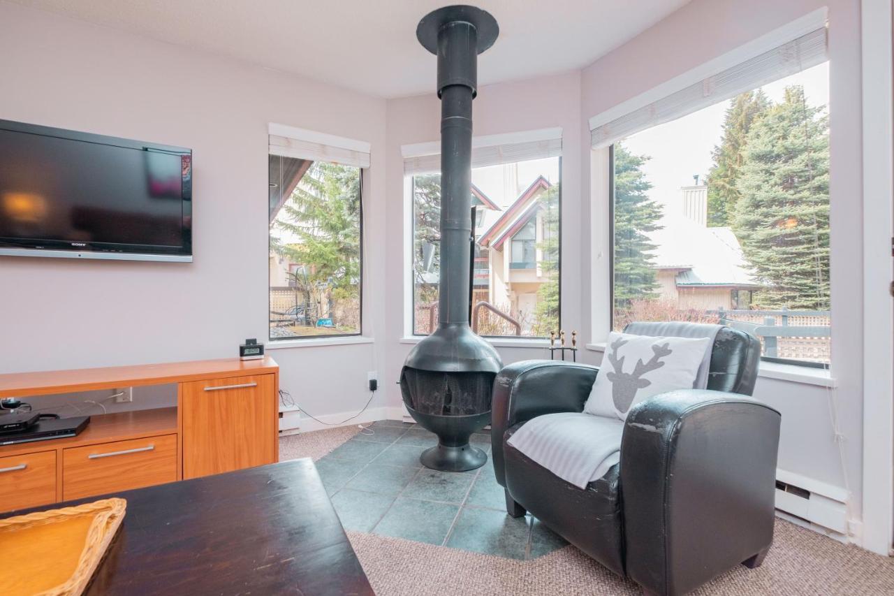 Villa Snowberry By Outpost Whistler Extérieur photo