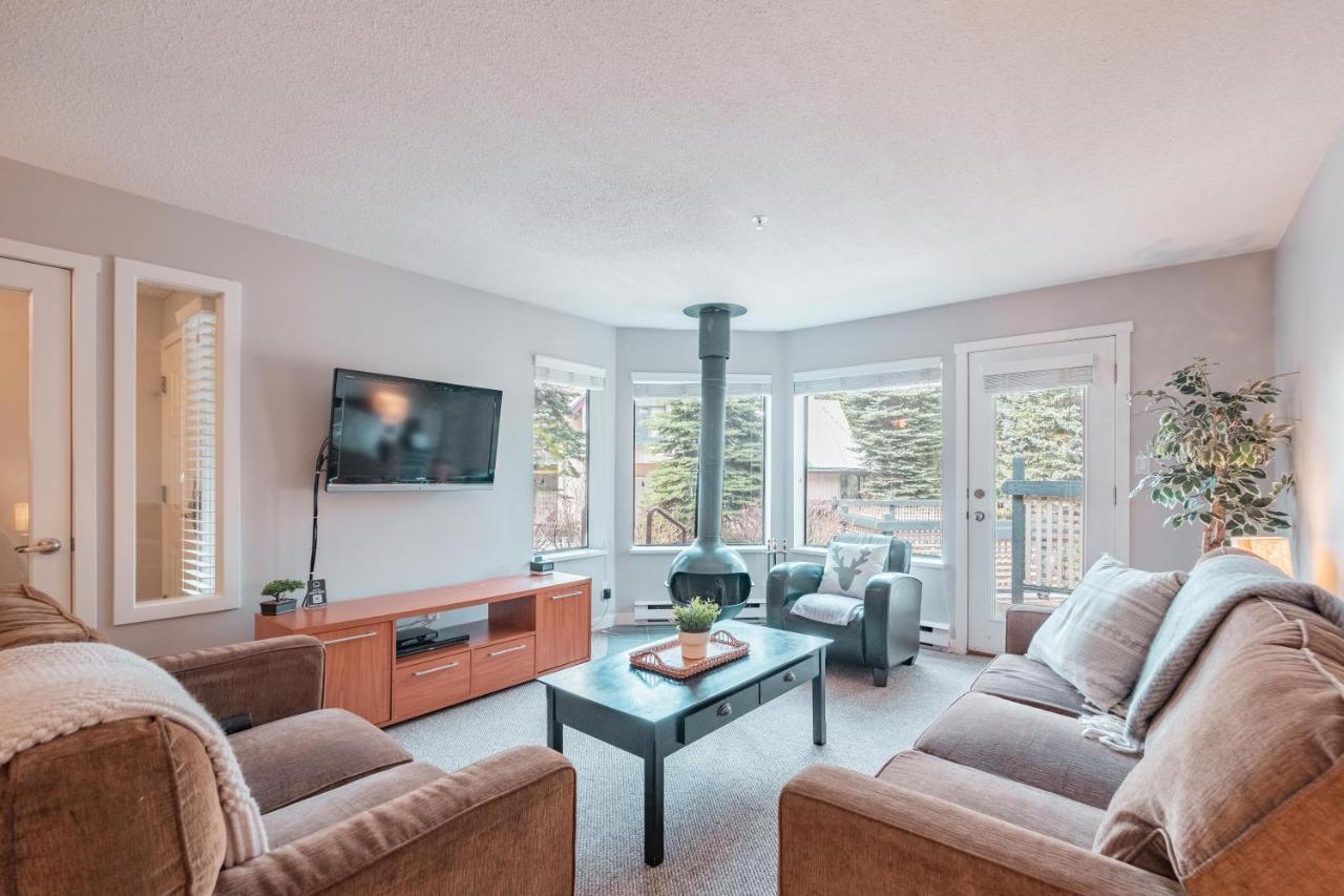 Villa Snowberry By Outpost Whistler Extérieur photo