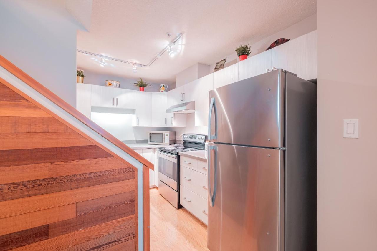Villa Snowberry By Outpost Whistler Extérieur photo