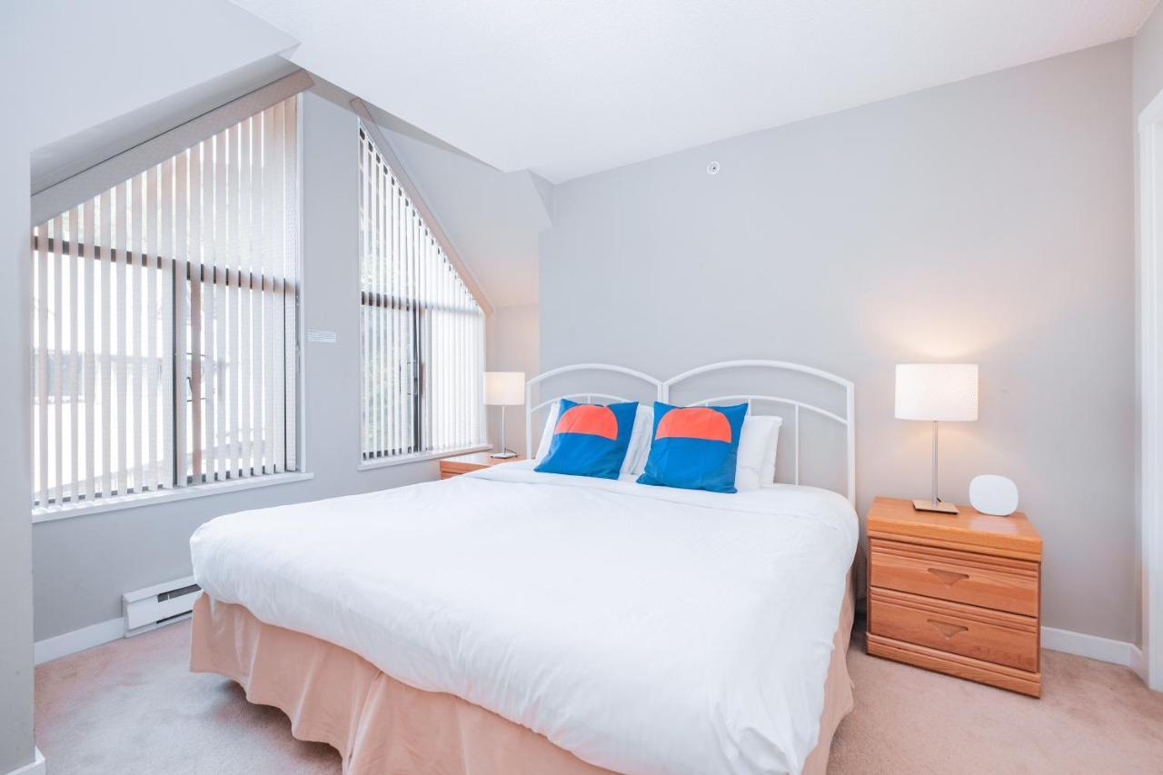 Villa Snowberry By Outpost Whistler Extérieur photo