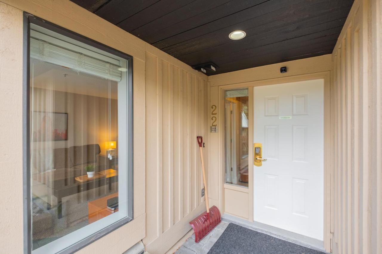 Villa Snowberry By Outpost Whistler Extérieur photo