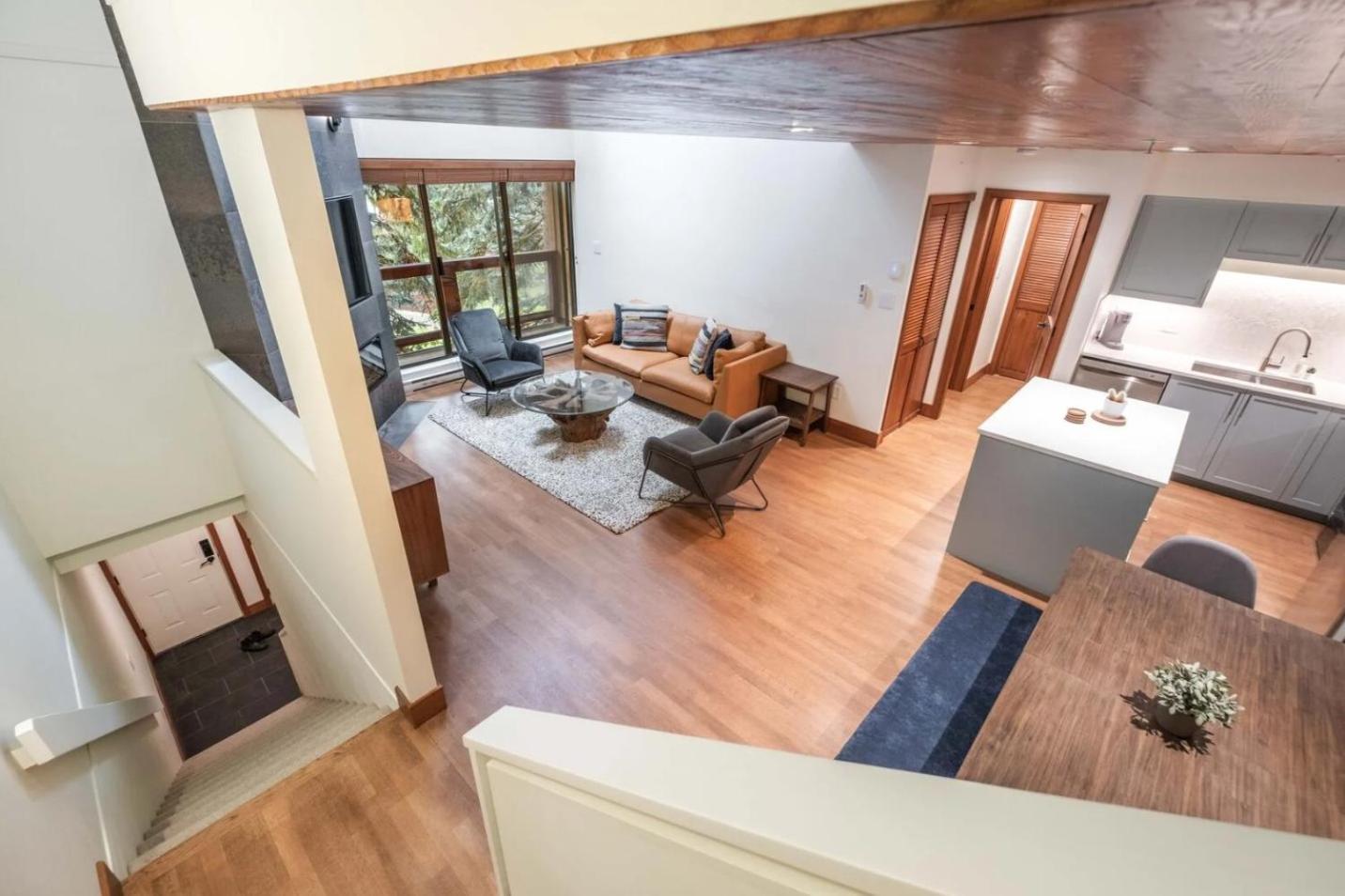 Villa Snowberry By Outpost Whistler Extérieur photo