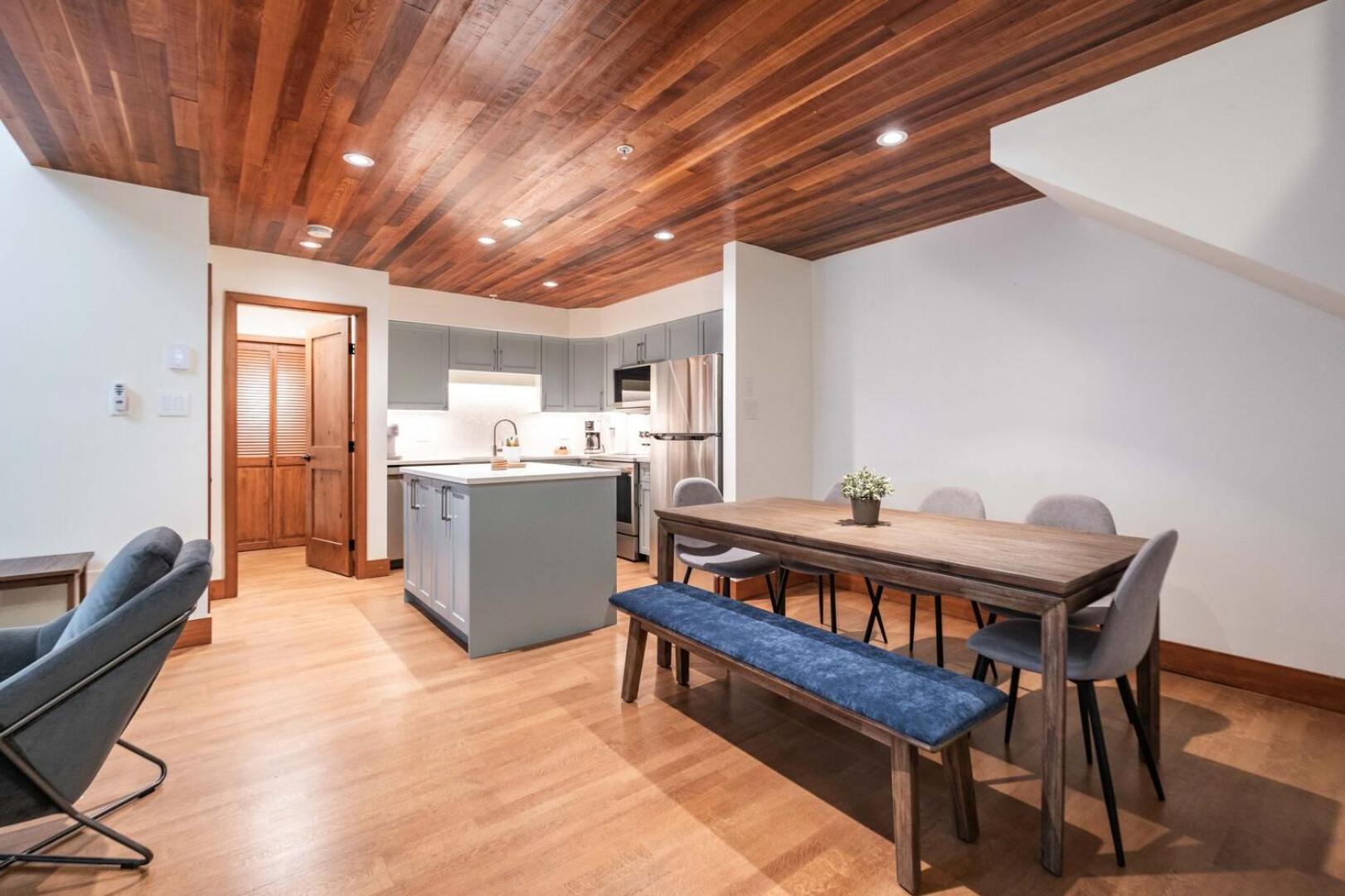 Villa Snowberry By Outpost Whistler Extérieur photo
