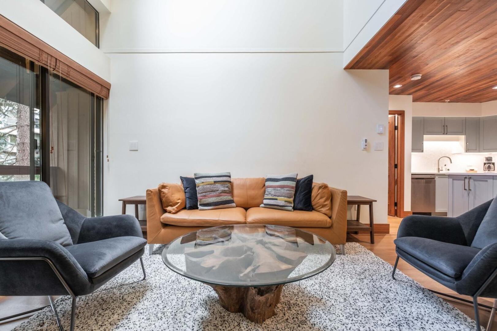 Villa Snowberry By Outpost Whistler Extérieur photo