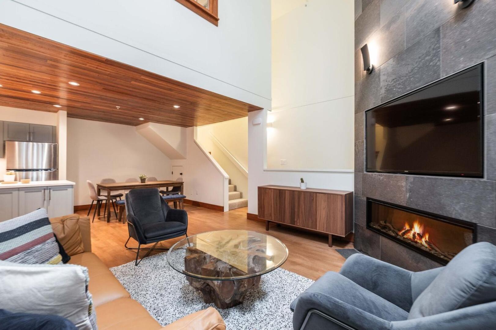 Villa Snowberry By Outpost Whistler Extérieur photo