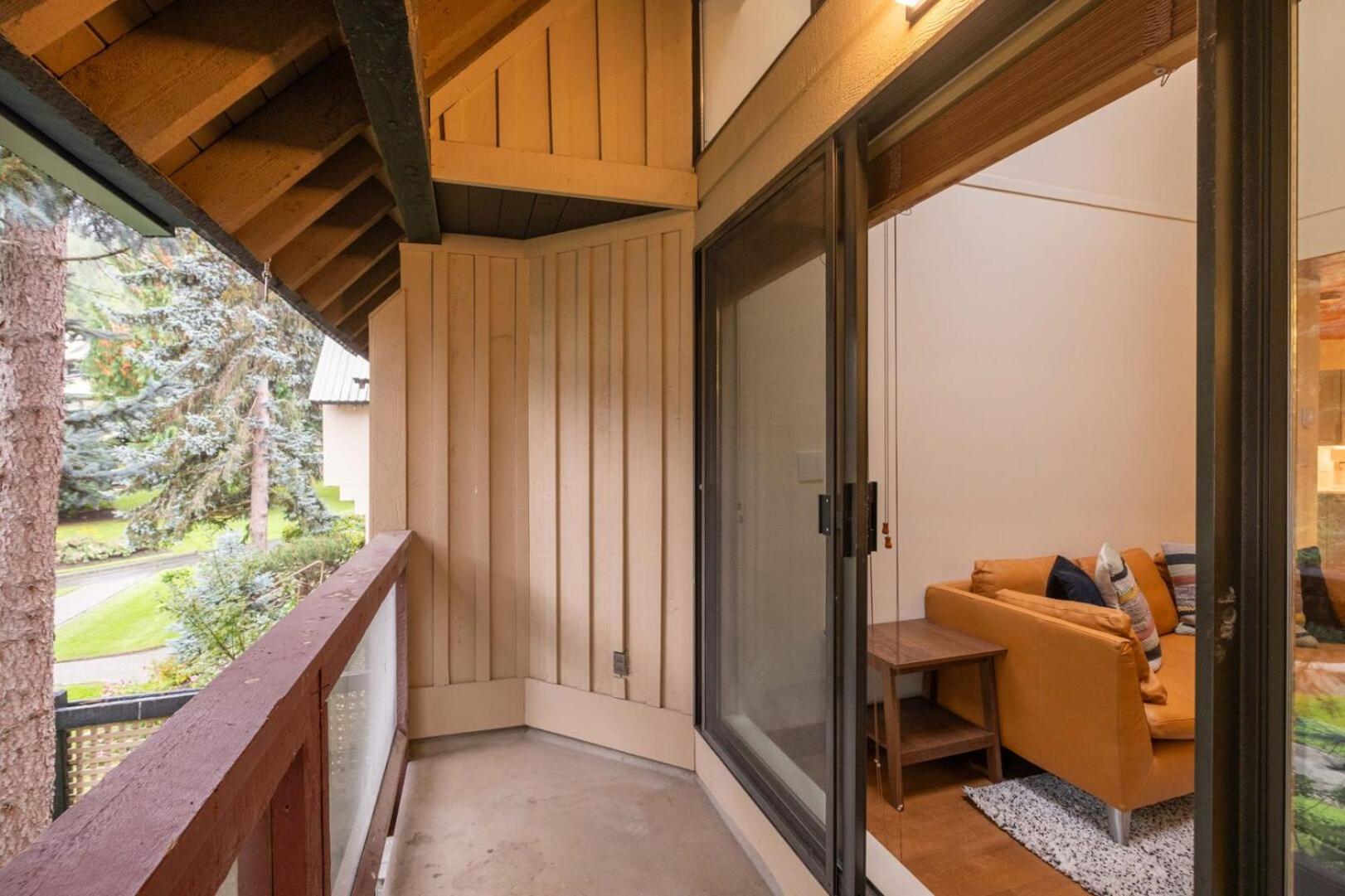 Villa Snowberry By Outpost Whistler Extérieur photo