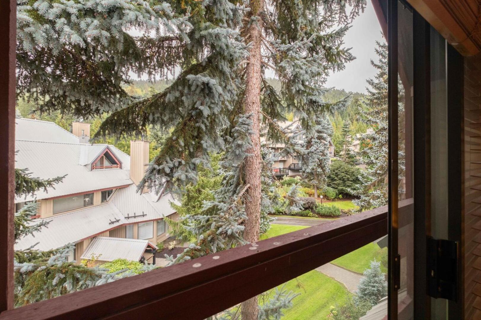 Villa Snowberry By Outpost Whistler Extérieur photo